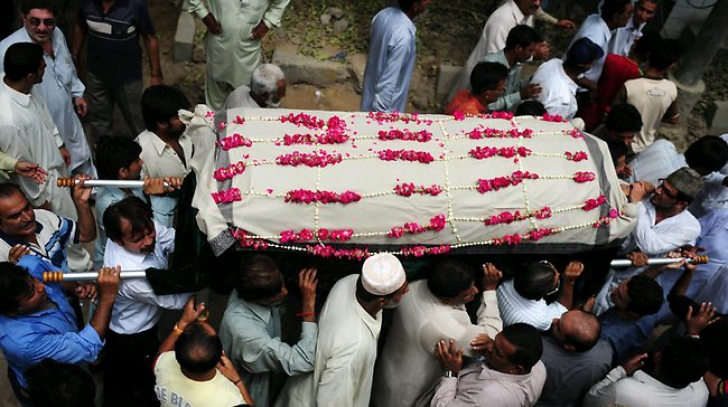 Doi tineri care tocmai se căsătoriseră au fost decapitaţi de rudele miresei, în Pakistan