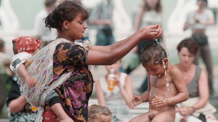 Pricopie, în vizită la romi care i s-au plâns că sunt nevoiţi să îi pună pe copii să muncească