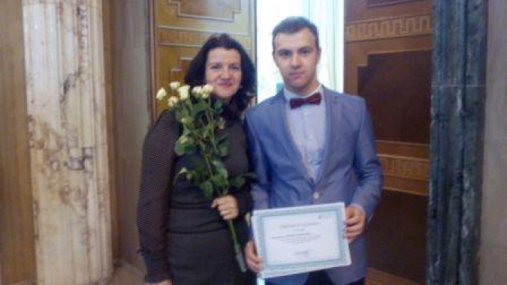 Silviu Vladuţ Munteanu alături de profesoara sa, Alina Zoltan