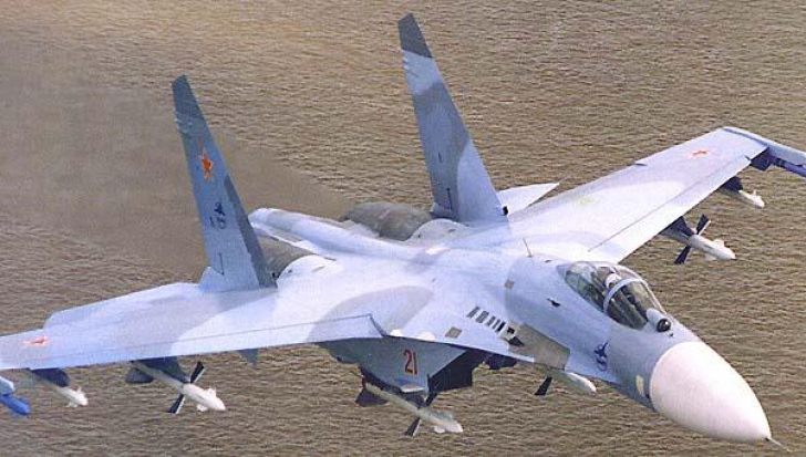 Un avion de vanatoare rus Su-27 a zburat periculos de aproape de un avion de recunoastere american