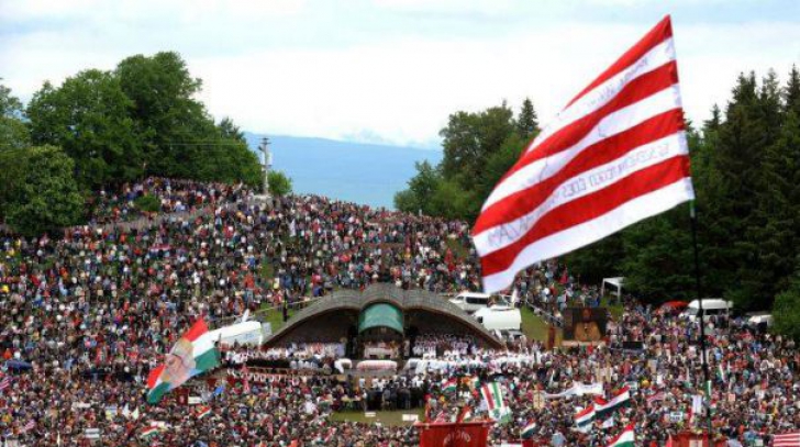 Peste 150.000 de persoane sunt prezente la pelerinajul de Rusalii de la Şumuleu-Ciuc