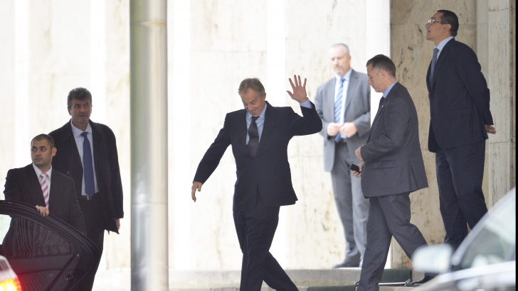 FT: Tony Blair are contracte de consiliere în România