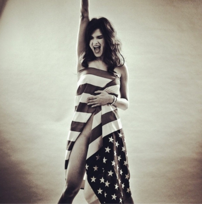 Monica Bârlădeanu, doar în steagul SUA