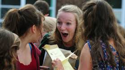 Tinerii care iau media 10 la Bacalaureat vor fi recompensaţi 