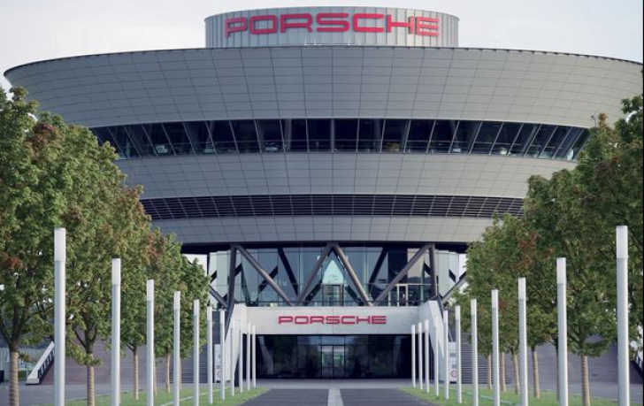 Porsche face angajări