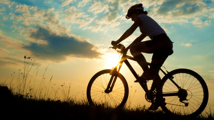 FRESH-REFRESH. Beneficiile mersului pe bicicletă
