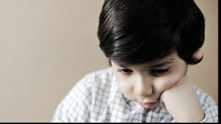 5 semne de autism pe care părinţii ar trebui să le ştie