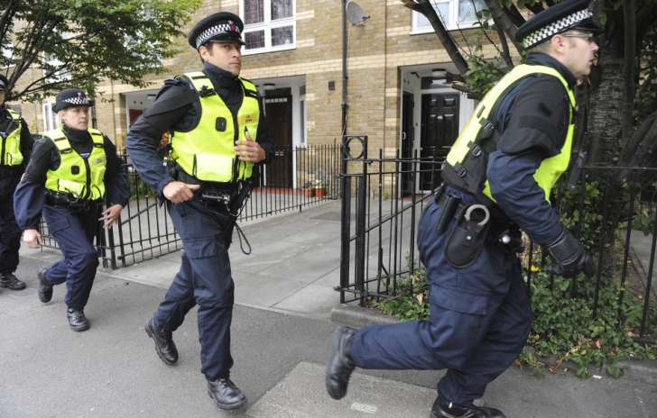 Poliţia britanică a arestat 660 de persoane suspectate de pedofilie