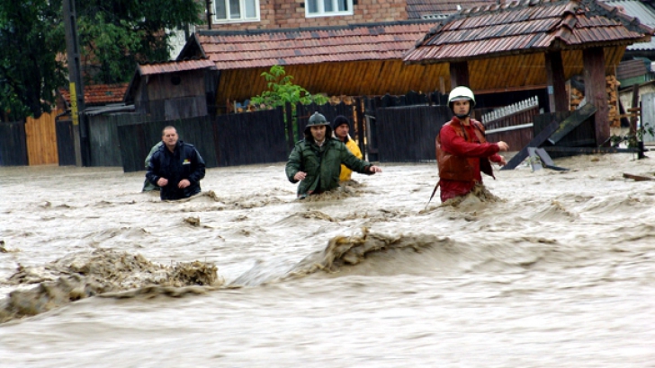 Armata a intervenit în comuna Vaideeni, afectată de inundații 
