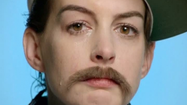 Anne Hathaway, transformată în bărbat