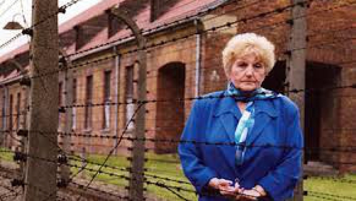 Eva Mozes, supraviețuitoare a experimentelor lui Mengele, a revenit în satul natal după 70 de ani de la deportarea sa