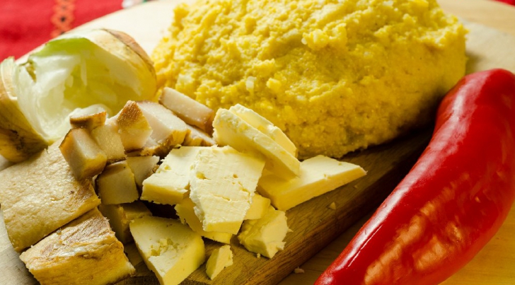 REŢETĂ VECHE DIN BUCOVINA: Mămăligă bucovineană, de cartofi