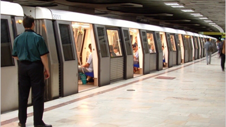 Un tânăr din Bucureşti, la un pas de moarte la metrou