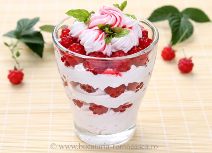 Şarlotă cu zmeură