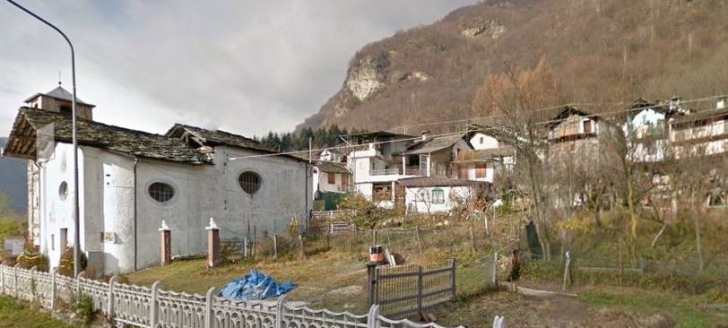 Un sat din Italia este scos la vânzare pe eBay
