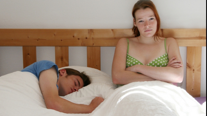 Top 10 cele mai jenante lucruri pe care barbatii le fac in pat