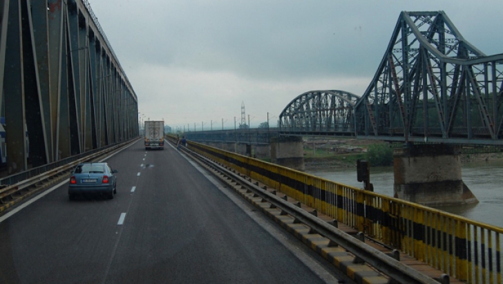 Taxa pentru utilizarea podului peste Dunare de la Festesti – Cernavoda este sistata, de o luna de zile. 
