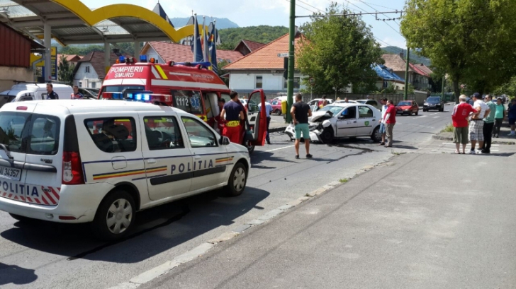 Accident grav în Brașov. Două persoane au fost rănite 