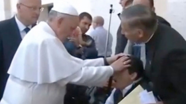Papa Francisc, în timpul unei şedinţe de exorcism