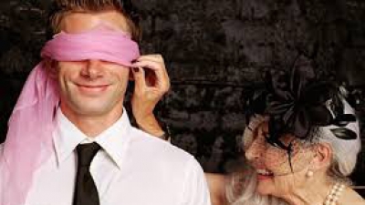 Bărbaţii preferă femeile mai bătr&acirc;ne