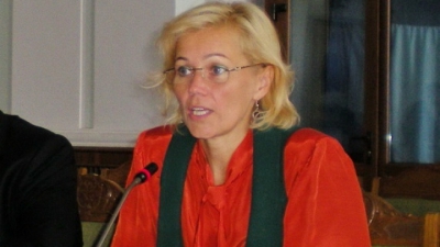 Ponta: Farsa cu bipezii &icirc;i poate fi reproşată Rozaliei Biro de orice om, dar nu de preşedinte