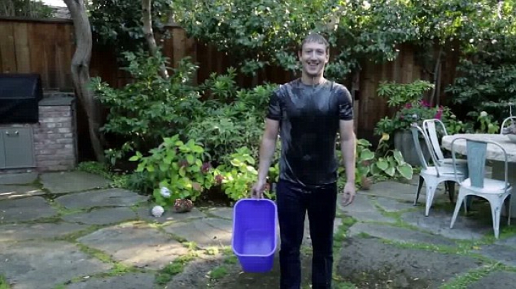 Provocarea ALS Ice Bucket, acceptată de Mark Zuckerberg