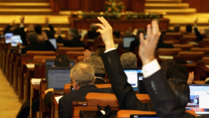PSD ŞI PNL, ÎMPREUNĂ PENTRU REDUCEREA CAS: Vor sesiune extraordinară în Parlament