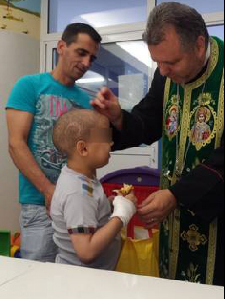 Moș Nicolae a venit la spitalul Fundeni în miezul verii