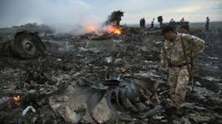 Noi rămășițe umane descoperite la locul prăbușirii MH17, potrivit premierului australian