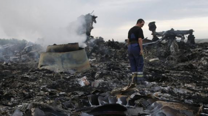 Experţii olandezi anchetează cauzele prăbuşirii zborului MH17 în estul Ucrainei