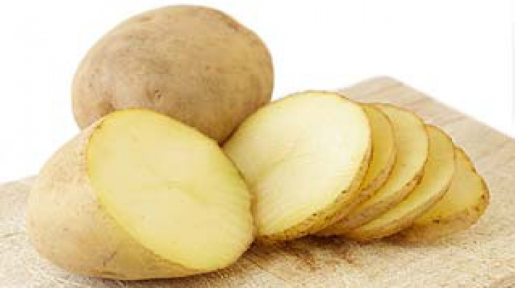 Ce se întâmplă dacă pui un cartof crud pe frunte? EFECT ULUITOR 