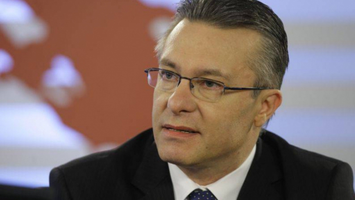 Diaconescu: Dacă Ponta vrea să fie candidat la preşedinţie, să demisioneze din funcţia de premier