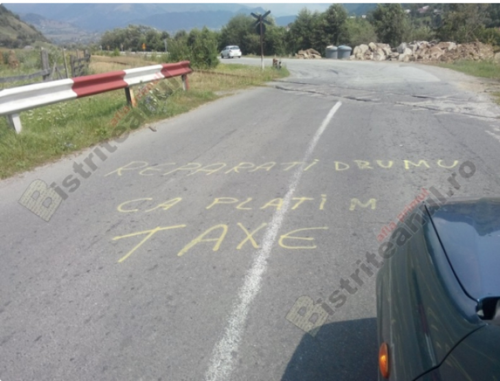 Mesaj inedit scris de șoferi pe asfalt