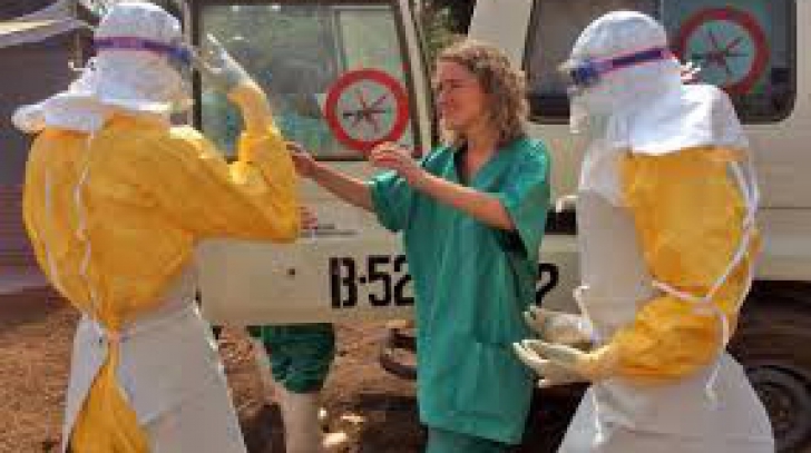 Mai mulţi bolnavi de Ebola au fugit dintr-un centru de izolare.