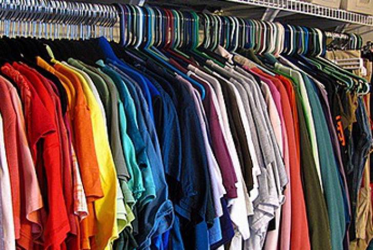 Guvernul rus interzice funcționarilor să cumpere haine importate și încălțăminte