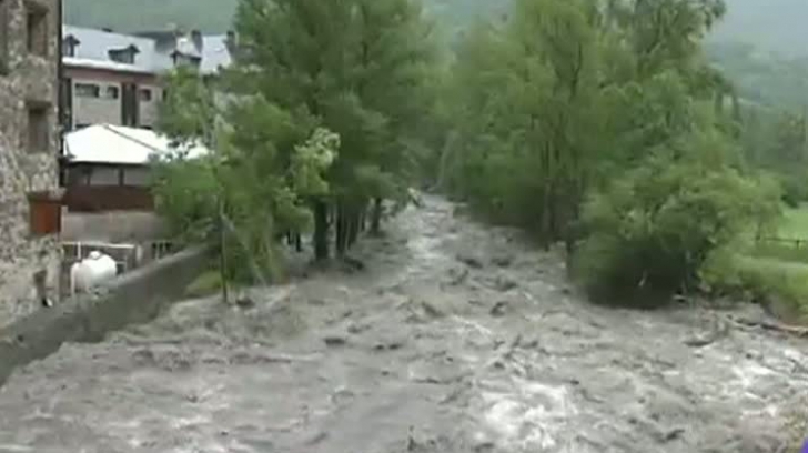 Cod Portocaliu de inundații pentru râurile din Caraș-Severin și Timiș