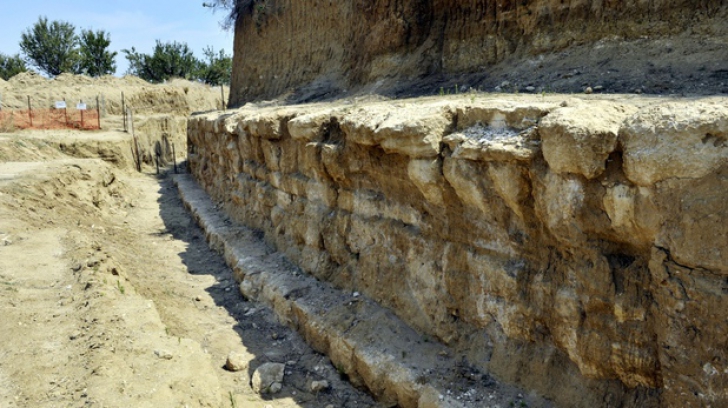 Un mormânt uriaş a fost descoperit în Grecia