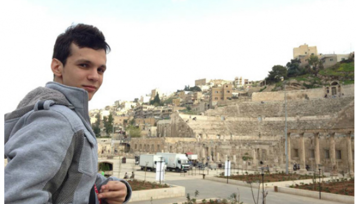 Un tânăr din Bistriţa, bursier la Abu Dhabi, consideră o datorie să se întoarcă în România