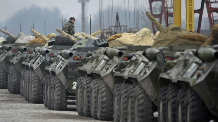 CRIZA din Ucraina.Poroşenko: Tancuri ruseşti au atacat oraşul Novosvitlivka, distrugând TOATE CASELE
