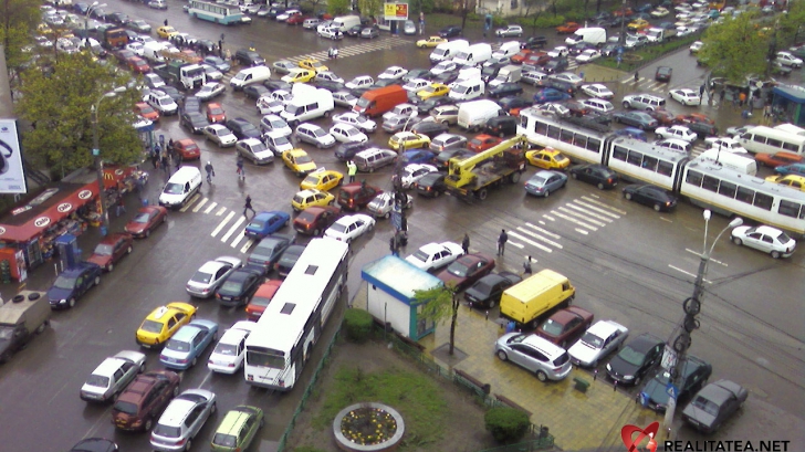 ATENŢIE, şoferi! Traficul din Bucureşti, RESTRICŢIONAT sâmbătă. Pe unde NU aveţi voie să circulaţi