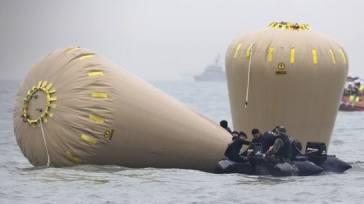 Tragedie. Un feribot cu peste 100 de persoane la bord a dispărut în largul coastelor Indoneziei