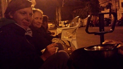 Oamenii locuiesc de c&acirc;teva zile &icirc;n stradă