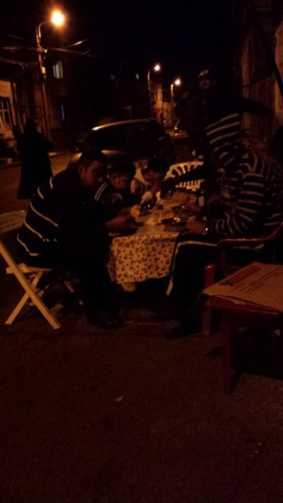 Oamenii locuiesc de c&acirc;teva zile &icirc;n stradă