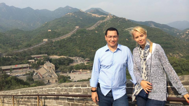 Ponta, în vizită în CHINA. Şi-a dus soţia la MARELE ZID CHINEZESC / Foto: Facebook.com