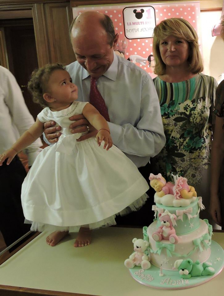 ANIVERSARE în familia Băsescu. Sofia Anais a împlinit un an / Foto: Facebook.com