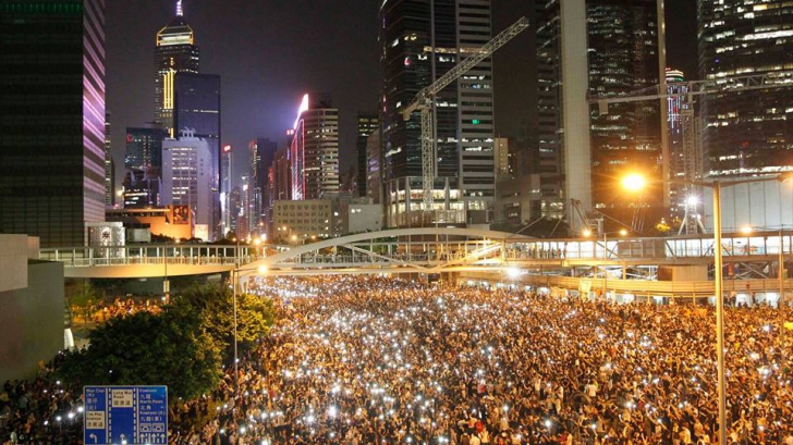 Proteste masive la Hong Kong