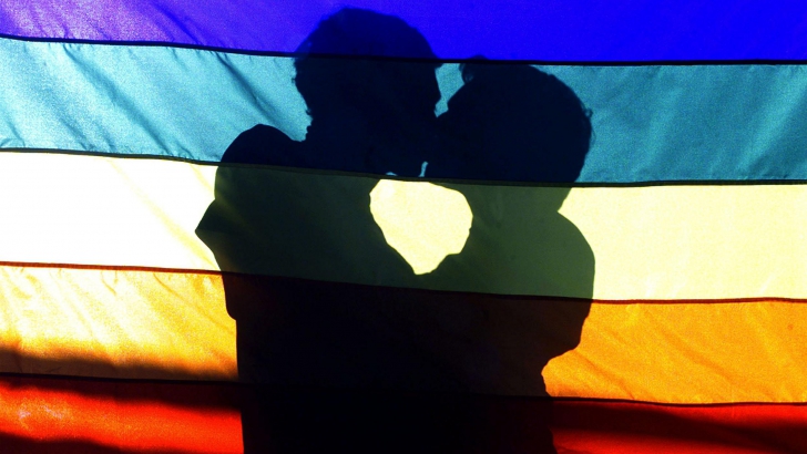 Români, implicaţi în aranjarea unor căsătorii gay cu imigranţi ilegali în Marea Britanie