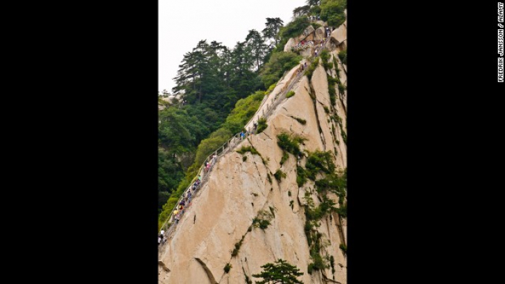 Cele mai periculoase scări din lume - pe primul loc cele din China şi Cambodgia