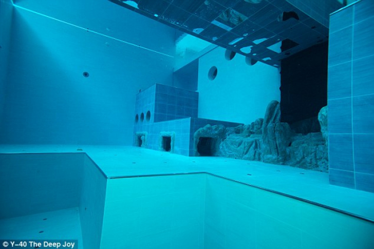 Cum arată cea mai adâncă piscină din lume