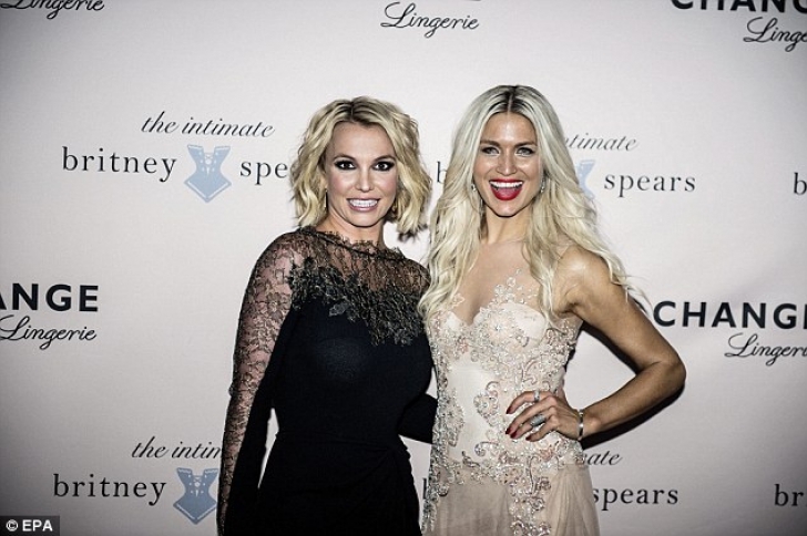 Britney Spears, apariţie chinuită în Danemarca, unde şi-a lansat o linie de lenjerie intimă